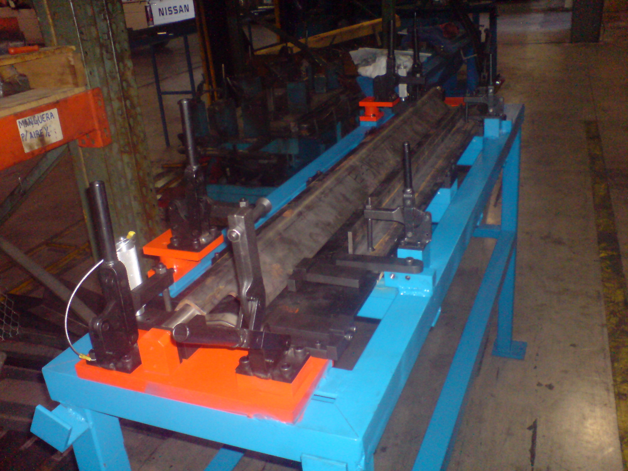 Automatic welding fixture